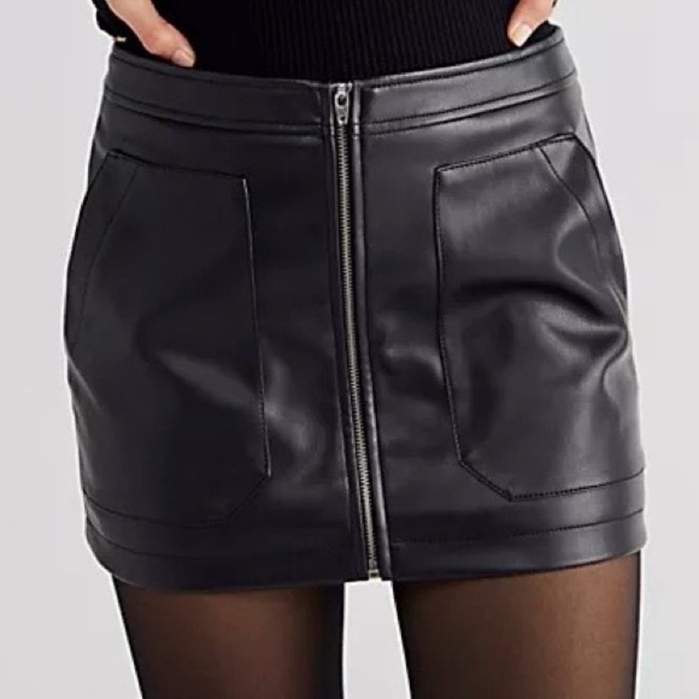 NWT Free People Maja Mod Faux Leather Mini Skirt Black Zip Front Size 8